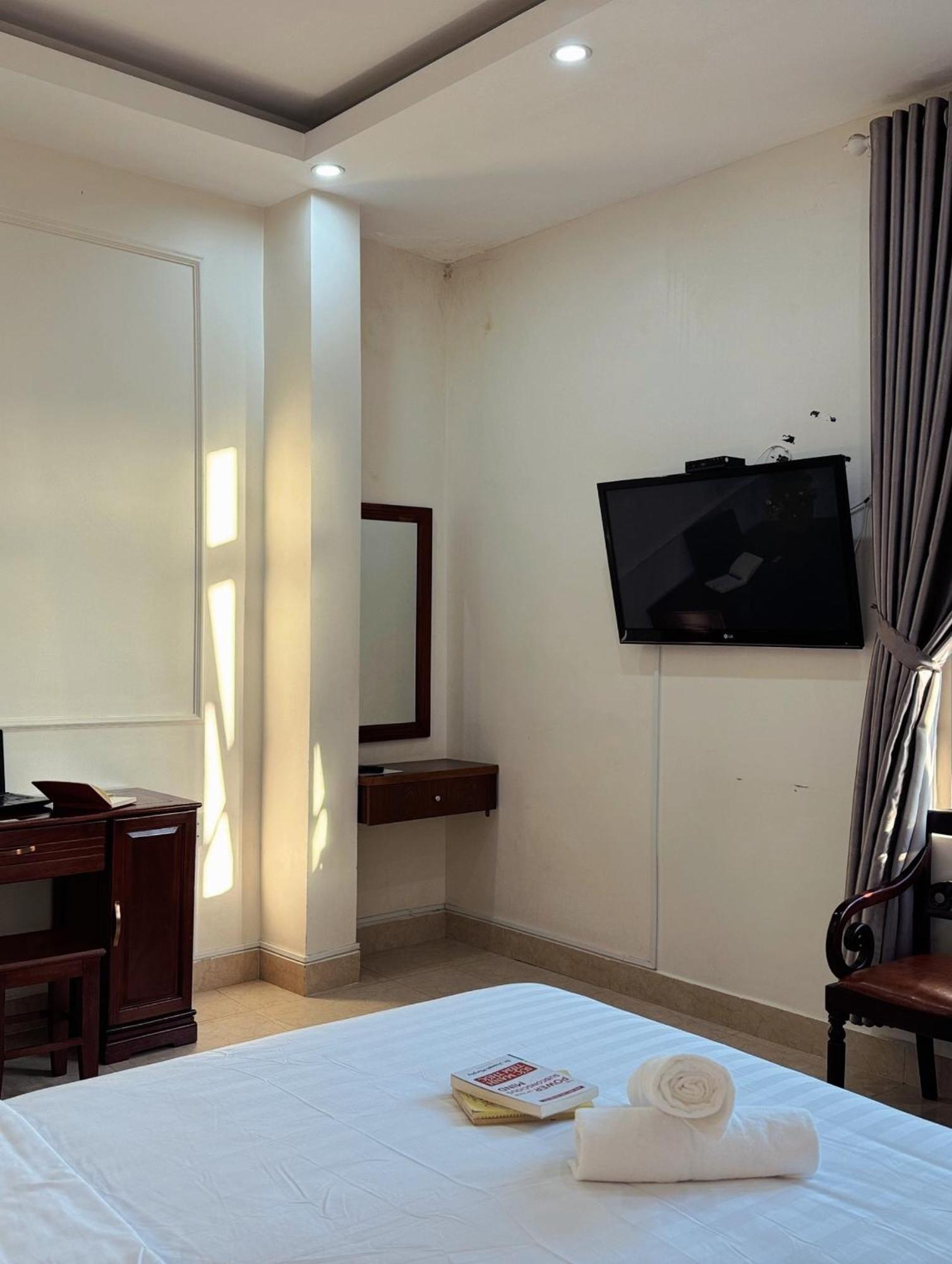 Elisa Hotel Pleiku Extérieur photo
